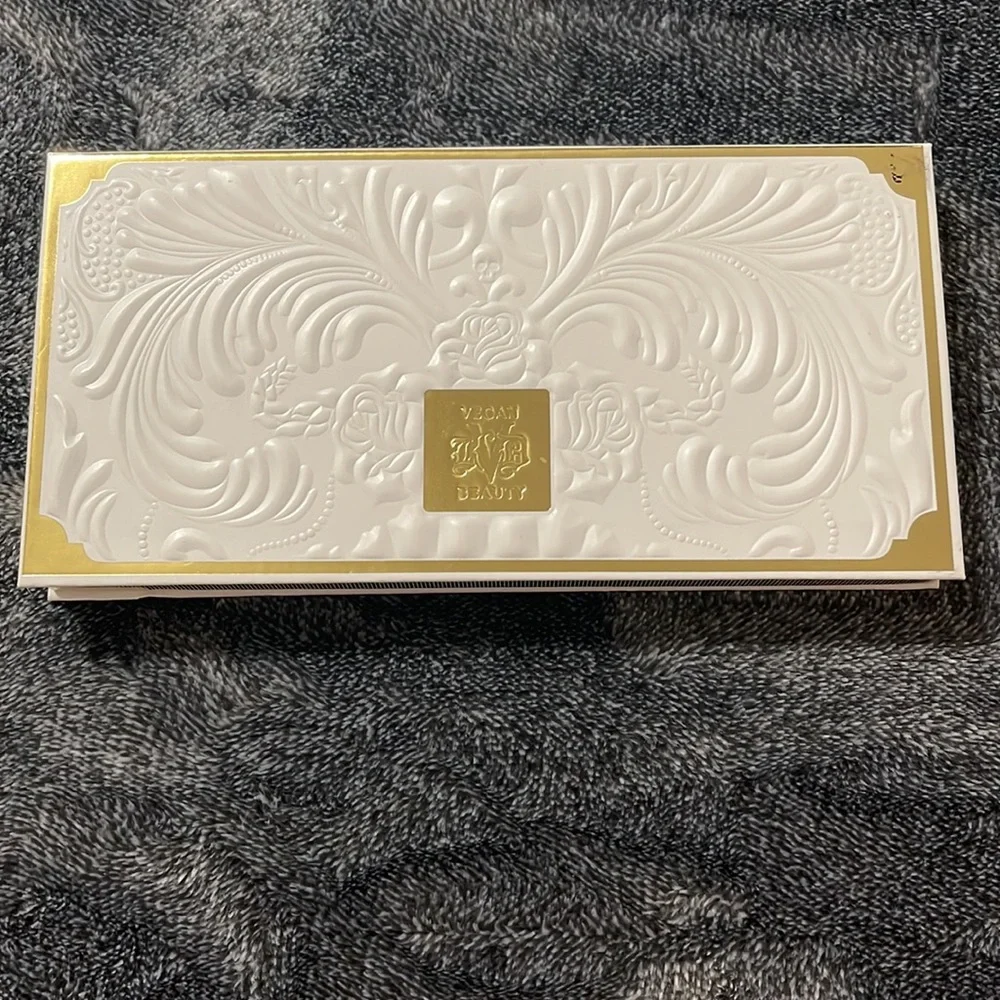 KVD Edge of Reality Fully Recyclable Eyeshadow Palette